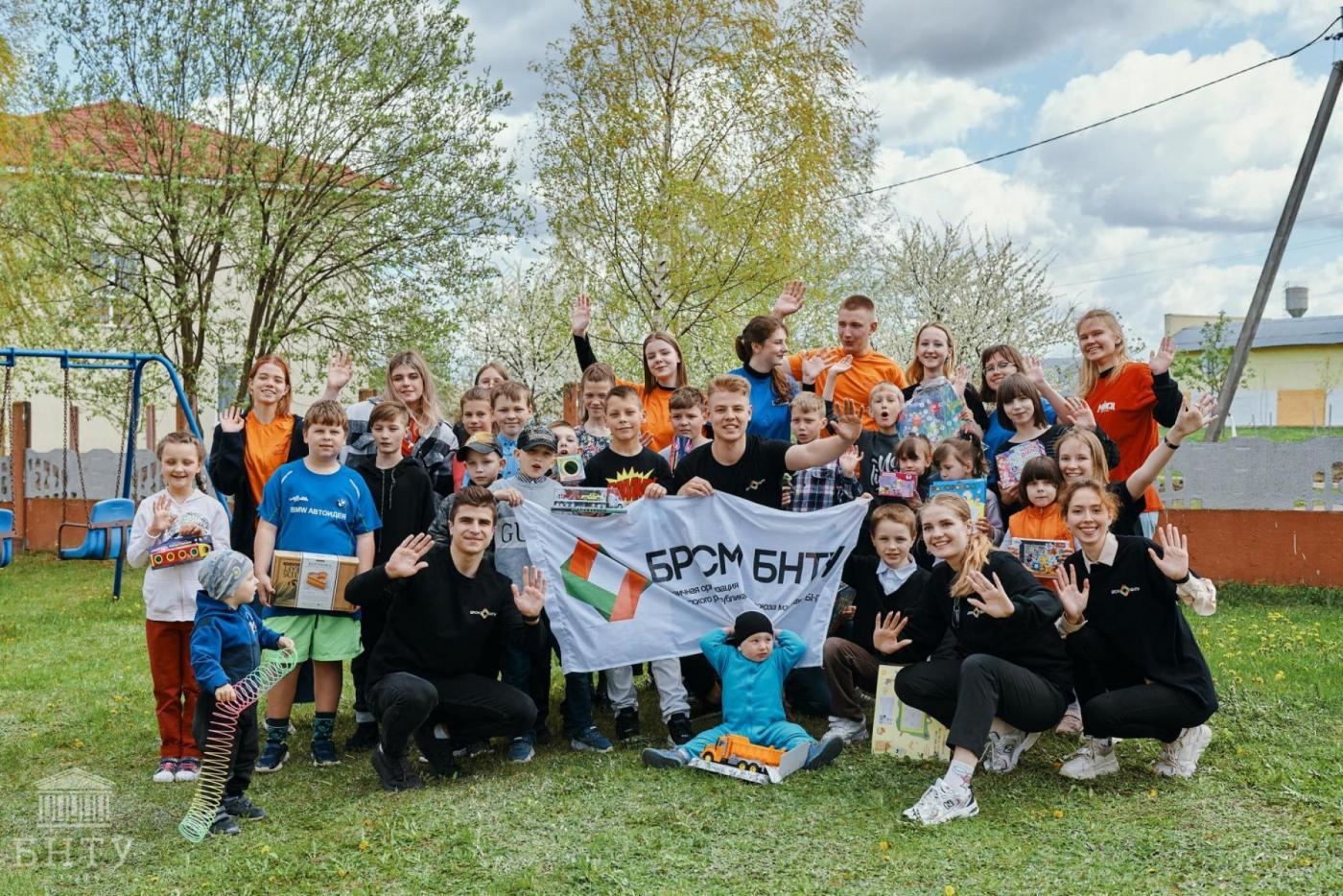 Студенты БНТУ посетили Детскую деревню «Истоки» с развлекательной программой